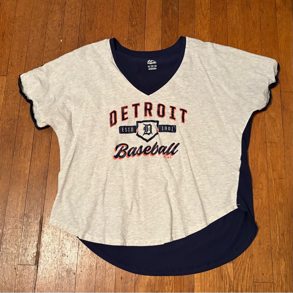 Majestic Gray and Navy Detroit tigers Baseball Tee